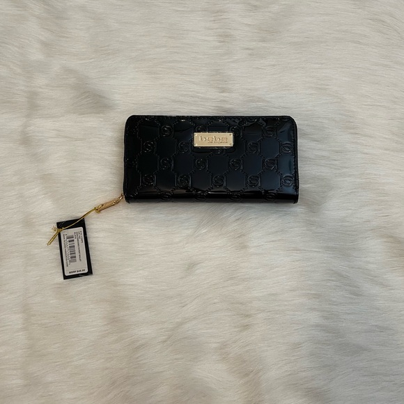 NWT bebe los angeles Womens Black Patent Clutch Wallet Dana Embossed Zipper - Picture 2 of 9